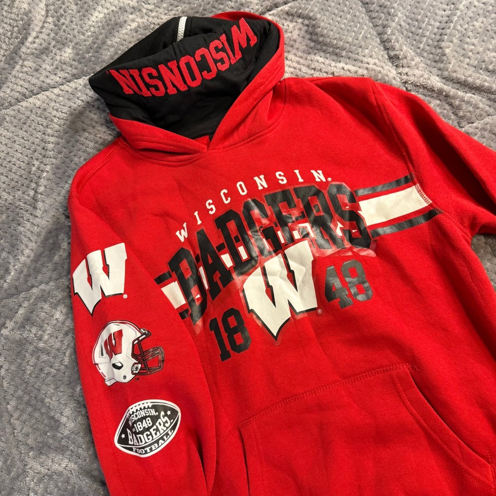 Wisconsin Badgers Youth XL Hoodie Red Football Graphics Zip Hood Sweatshirt